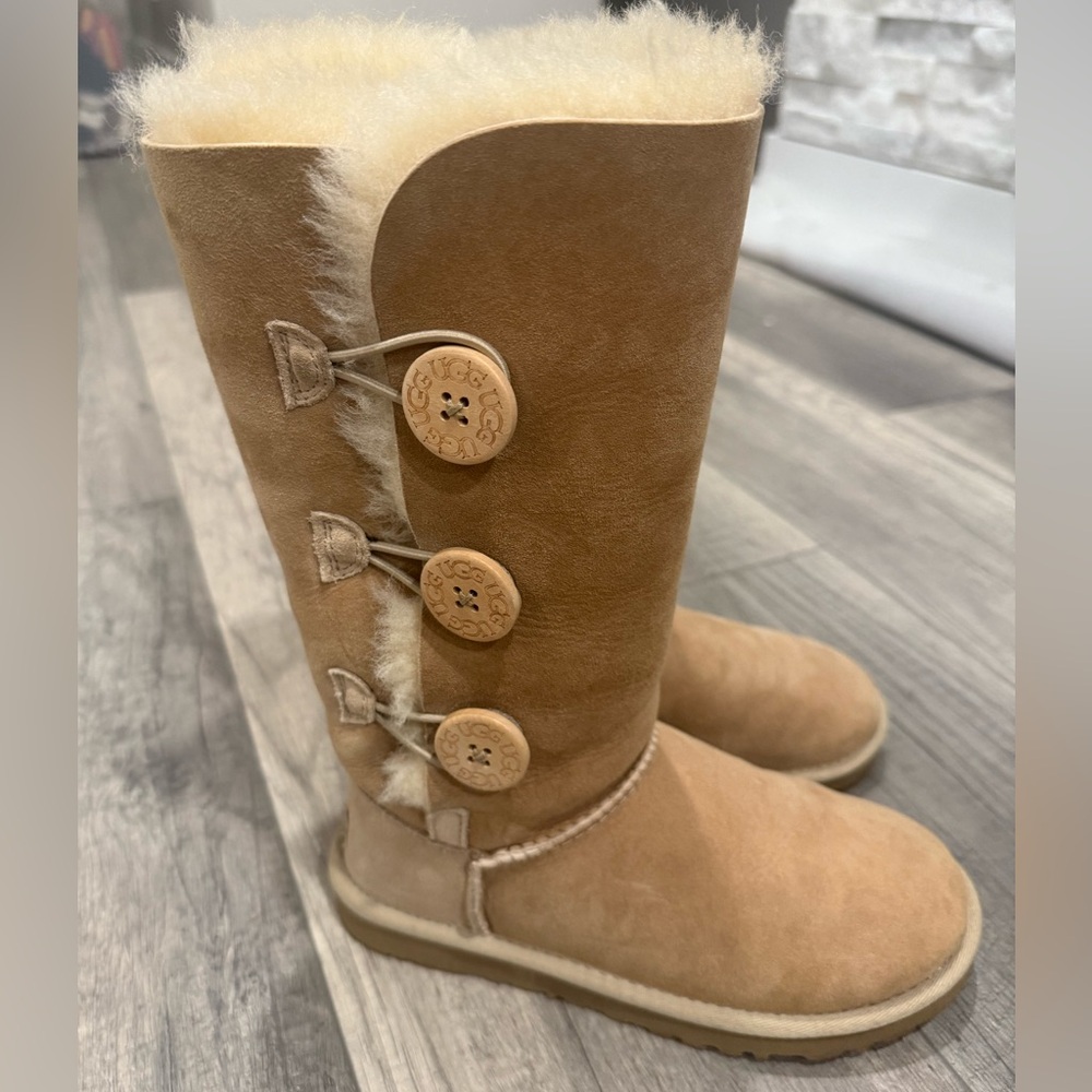 Preowned - Bailey Suede Button Triplet II Boots -Sand Color Size 5